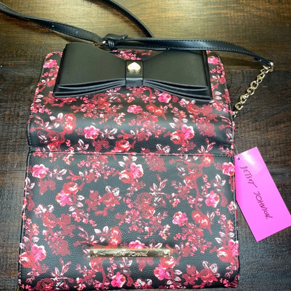 NWT Betsey Johnson XODANI Black Bow Pink‎ Roses Floral Crossbody Wallet Bag